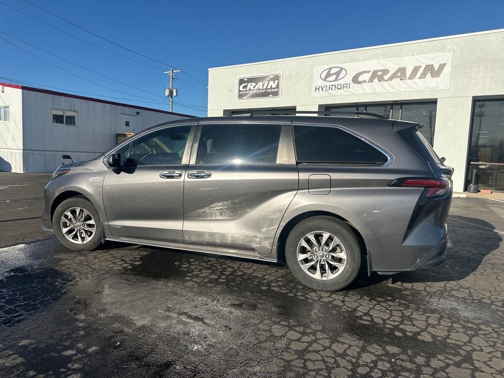 2021 Toyota Sienna XLE 8 Passenger