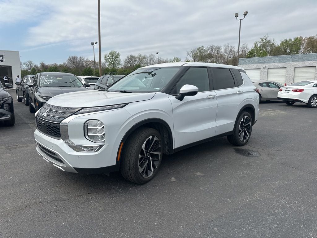 2024 Mitsubishi Outlander SE