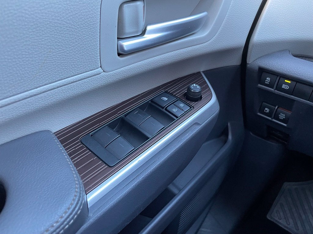 2021 Toyota Sienna XLE 8 Passenger