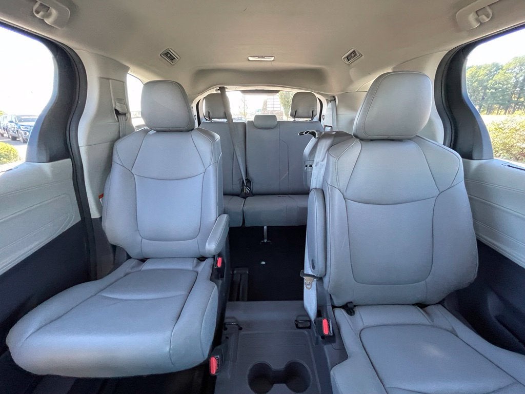 2021 Toyota Sienna XLE 8 Passenger