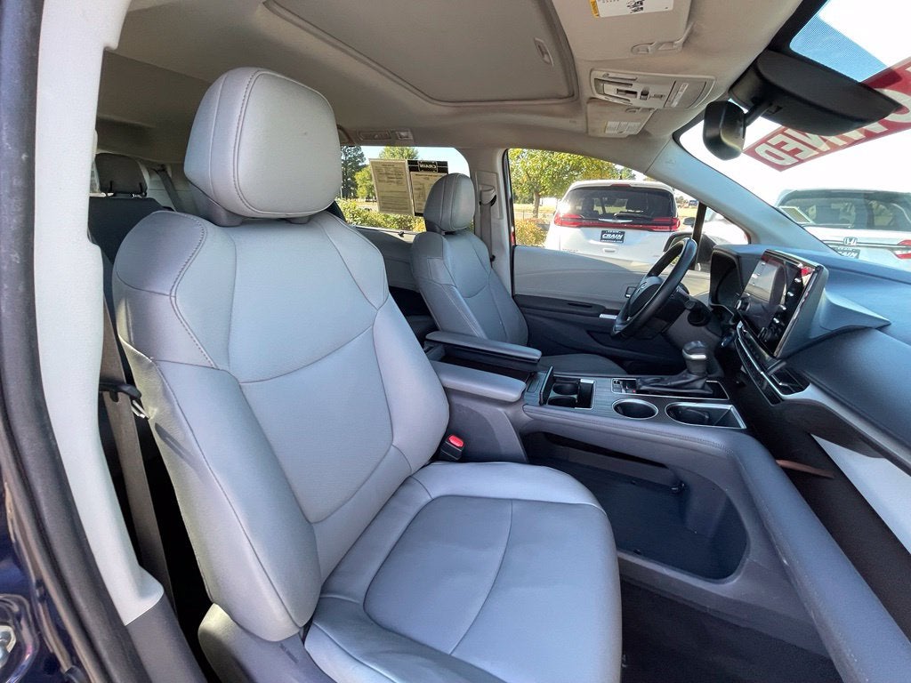 2021 Toyota Sienna XLE 8 Passenger