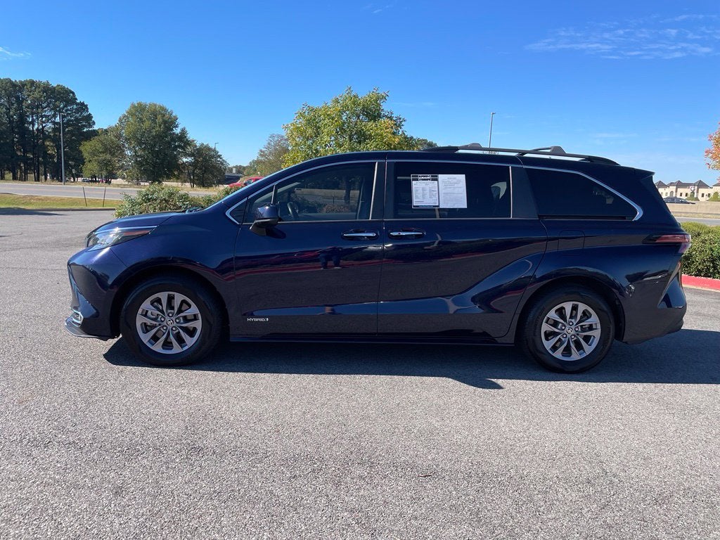 2021 Toyota Sienna XLE 8 Passenger