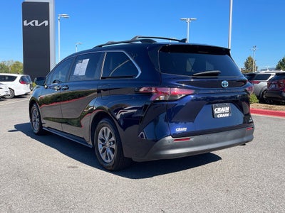 2021 Toyota Sienna XLE 8 Passenger