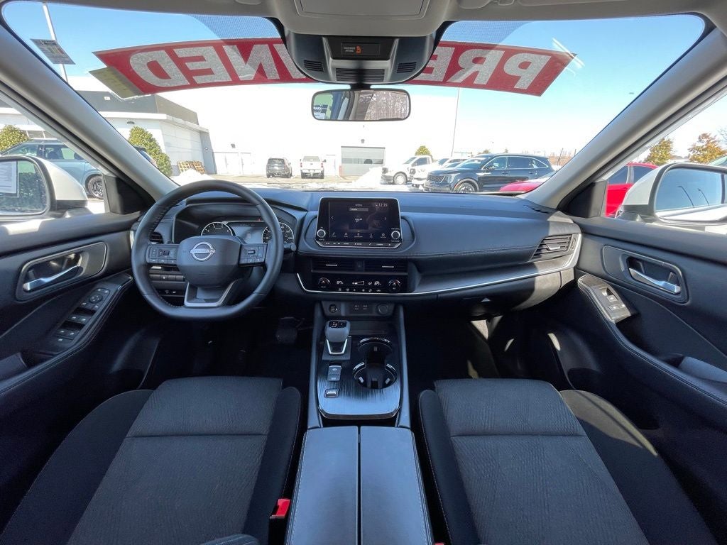 2025 Nissan Rogue SV