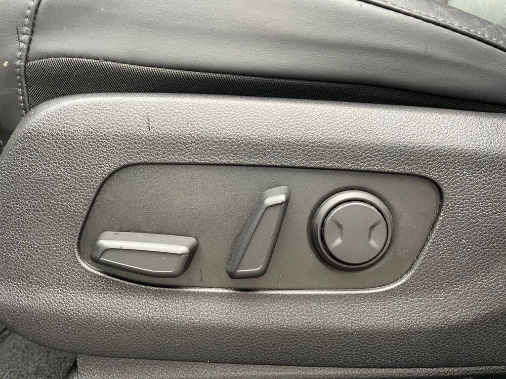 2023 Kia Carnival LX Seat Package