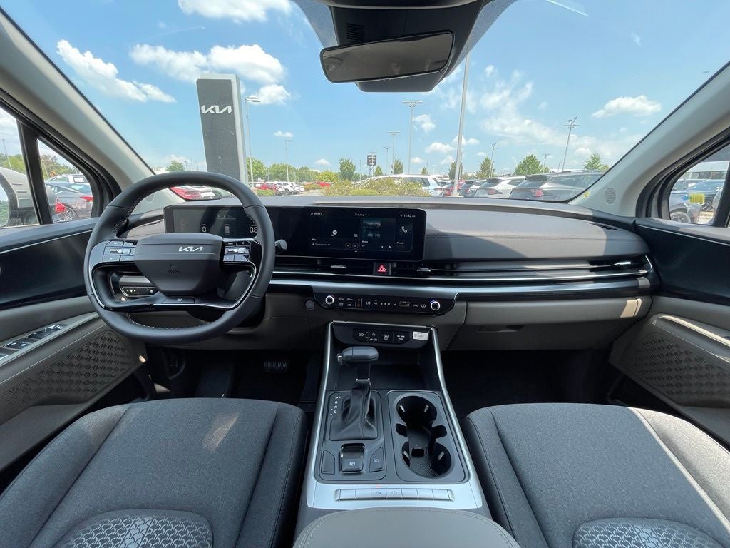 2027 Kia Carnival LX