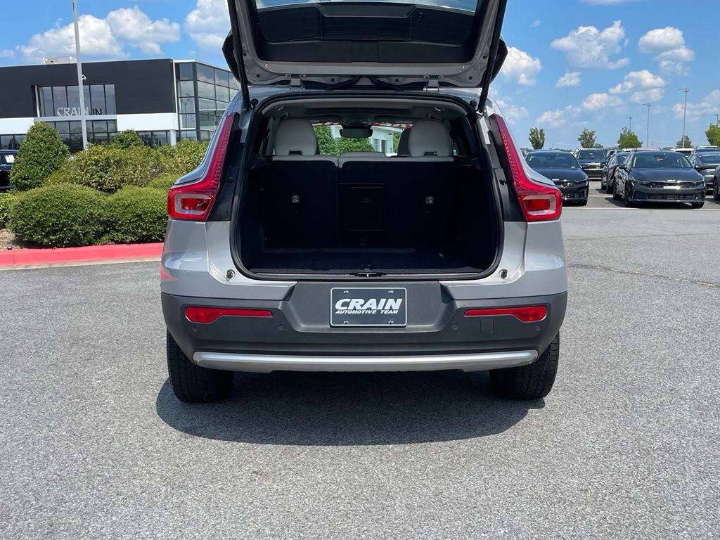 2023 Volvo XC40 B5 Plus Bright Theme
