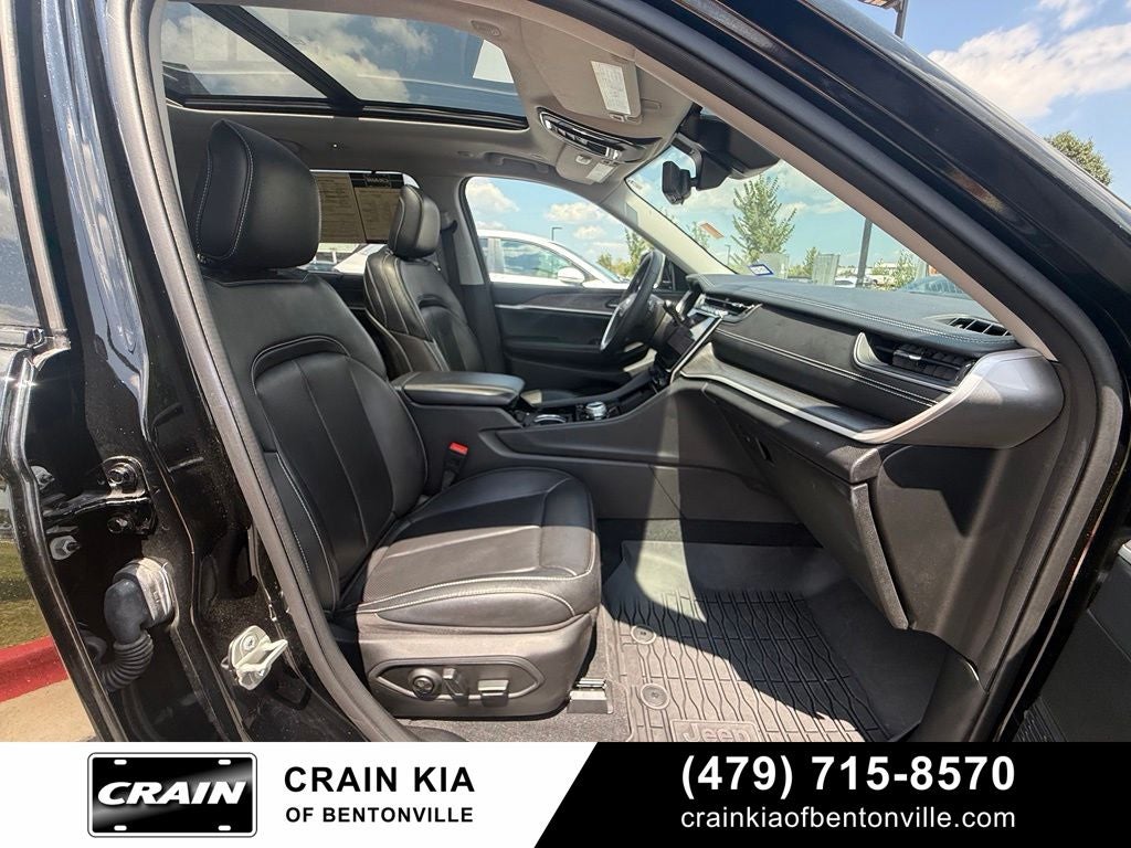 2023 Jeep Grand Cherokee L Limited - 4WD / PANO ROOF / ONE OWNER