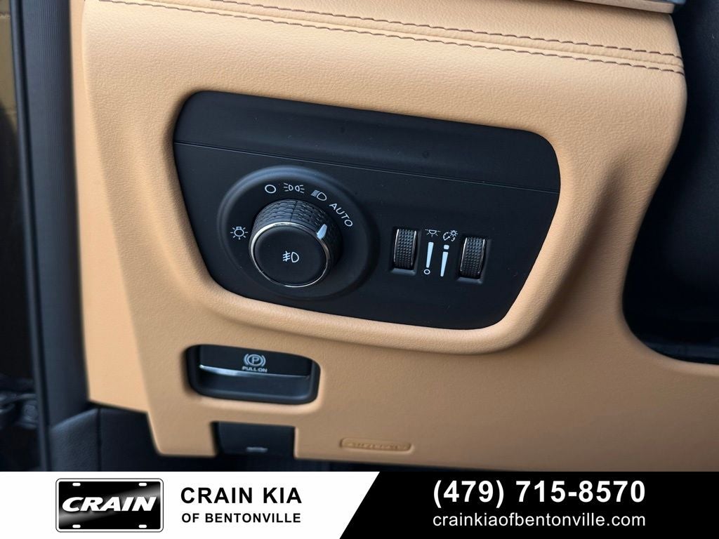 2023 Jeep Grand Cherokee L Summit - 4WD / PANORAMIC SUNROOF / ONE OWNER