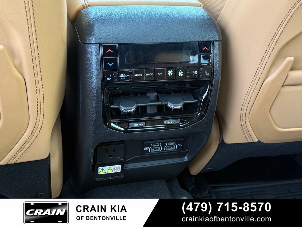 2023 Jeep Grand Cherokee L Summit - 4WD / PANORAMIC SUNROOF / ONE OWNER