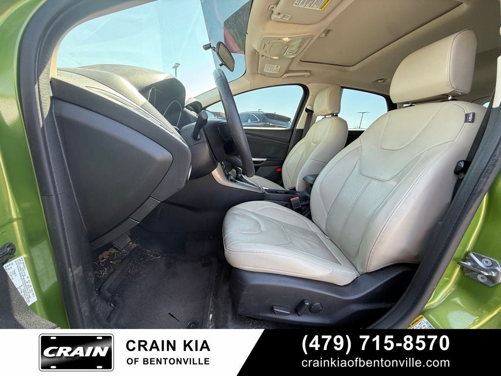 2018 Ford Focus Titanium - SUNROOF / CLEAN CARFAX / LOW MILES!