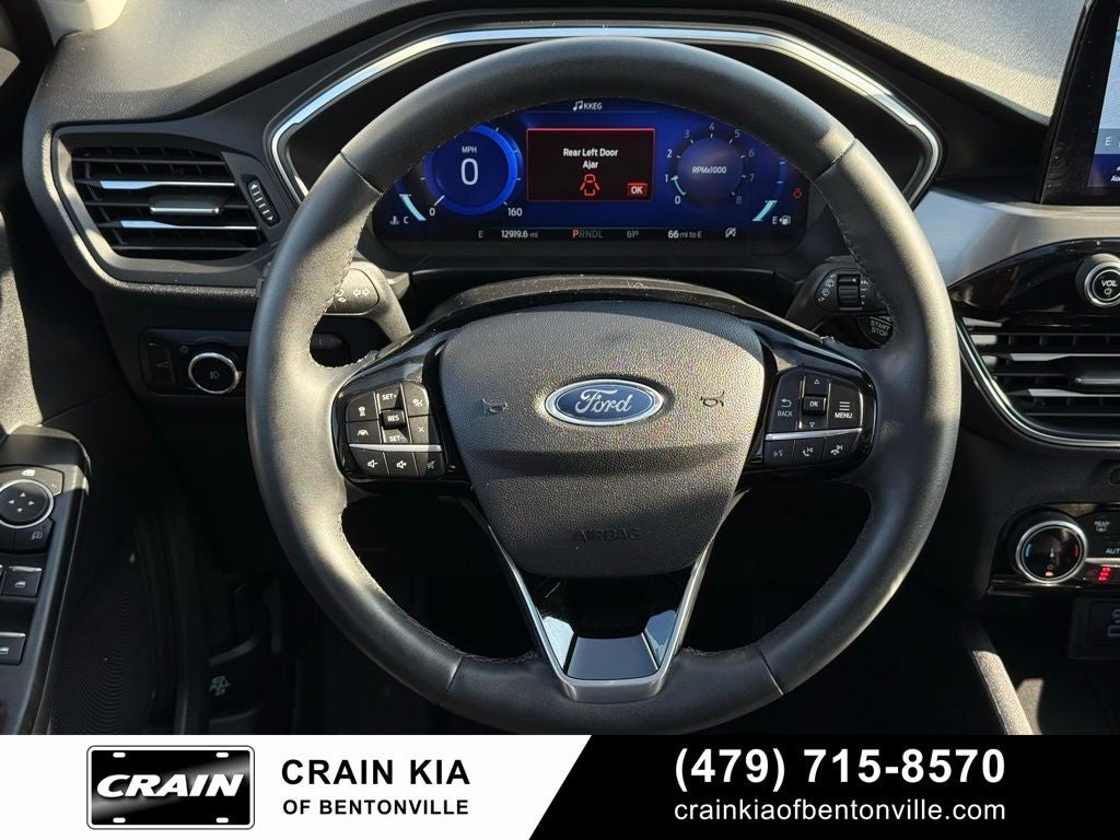 2022 Ford Escape Titanium - AWD / PANORAMIC SUNROOF / CLEAN CARFAX