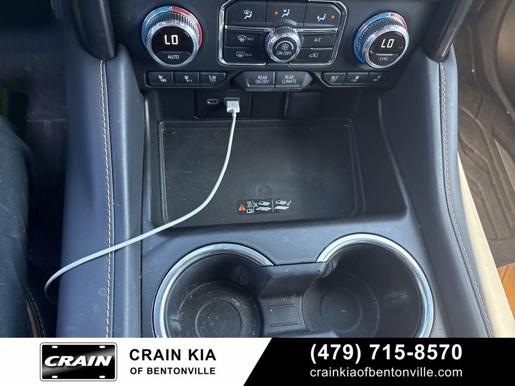 2022 GMC Yukon AT4 - 4WD / PANORAMIC SUNROOF / CLEAN CARFAX