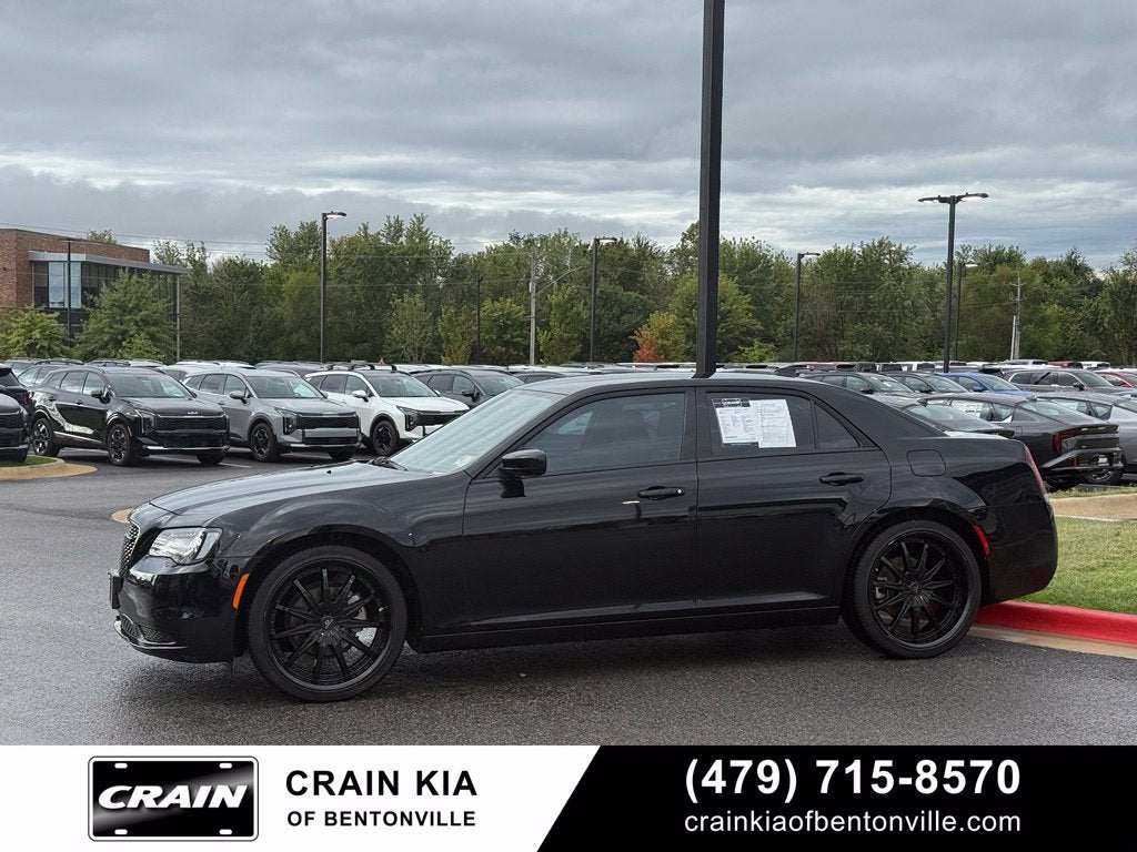 2022 Chrysler 300 Touring - CLEAN CARFAX / ONE OWNER