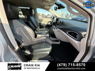 2024 Chrysler Pacifica Touring L - CLEAN CARFAX / ONE OWNER