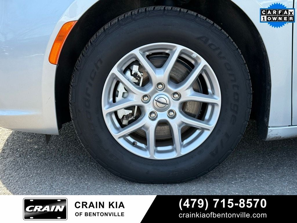 2024 Chrysler Pacifica Touring L - CLEAN CARFAX / ONE OWNER