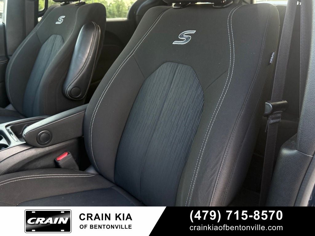 2021 Chrysler Pacifica Touring - CARFAX ONE OWNER