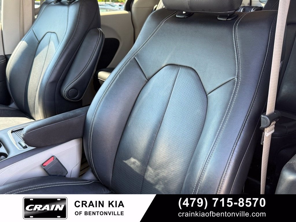 2022 Chrysler Pacifica Hybrid Touring L - CLEAN CARFAX / ONE OWNER