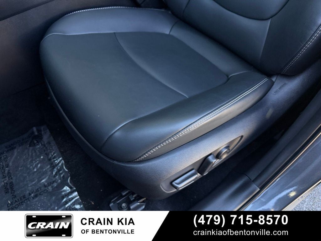 2024 Toyota RAV4 XLE Premium - SUNROOF / CLEAN CARFAX / ONE OWNER