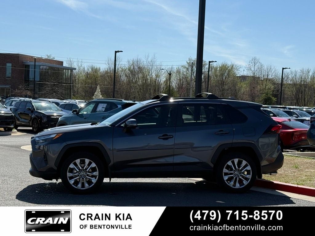 2024 Toyota RAV4 XLE Premium - SUNROOF / CLEAN CARFAX / ONE OWNER