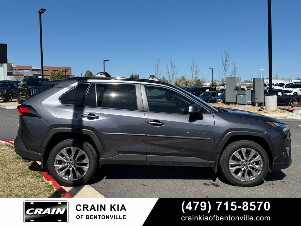2024 Toyota RAV4 XLE Premium - SUNROOF / CLEAN CARFAX / ONE OWNER