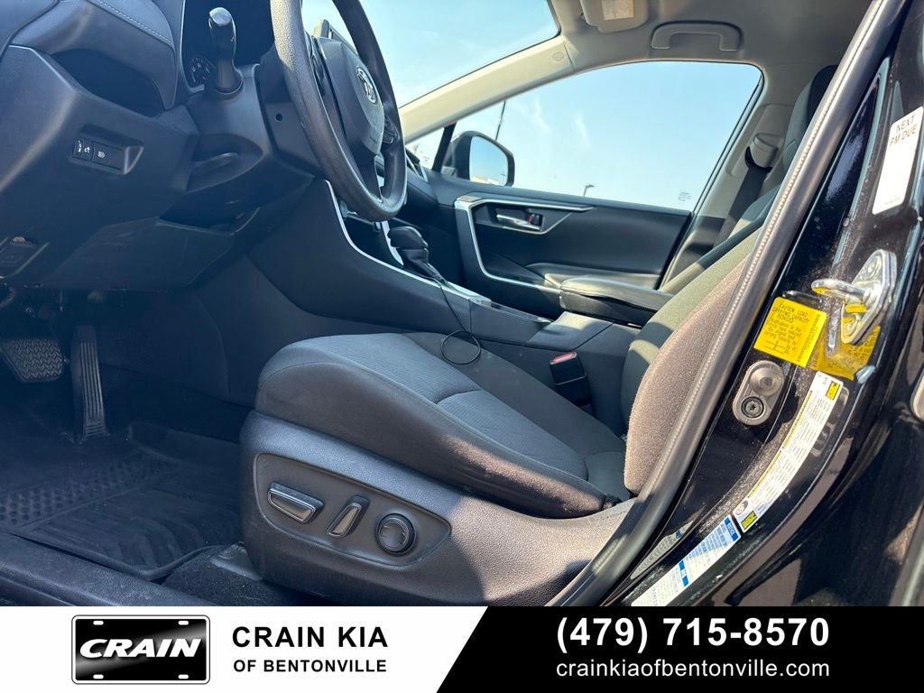 2022 Toyota RAV4 XLE - AWD / CLEAN CARFAX