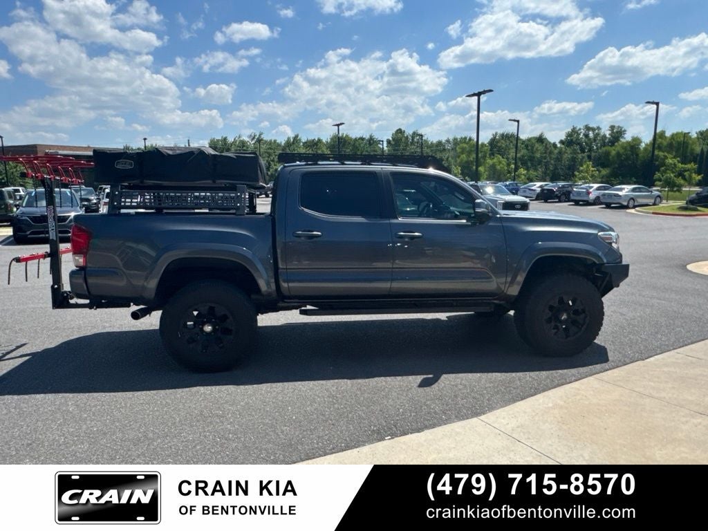 2017 Toyota Tacoma TRD Sport V6 - 4WD / CLEAN CARFAX / LIFTED!