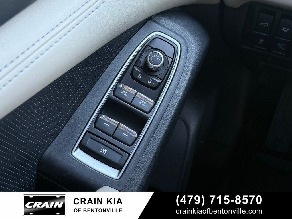 2022 Subaru Ascent Limited - AWD / PANORAMIC SUNROOF / CARFAX ONE OWNER