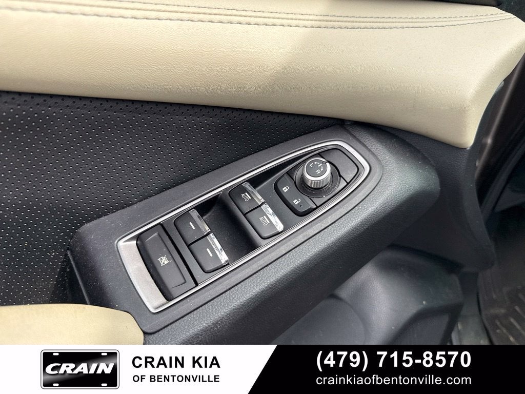 2021 Subaru Ascent Limited - AWD / PANORAMIC SUNROOF / CLEAN CARFAX