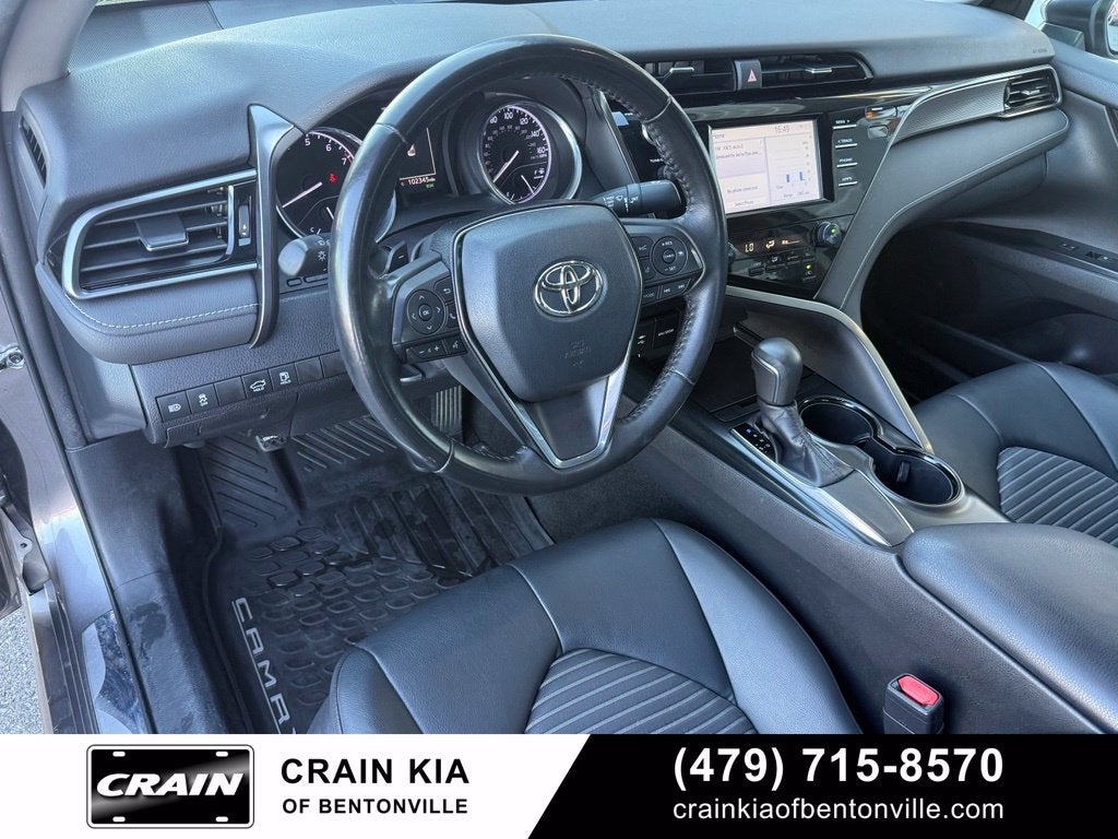 2019 Toyota Camry SE - SUNROOF / CLEAN CARFAX