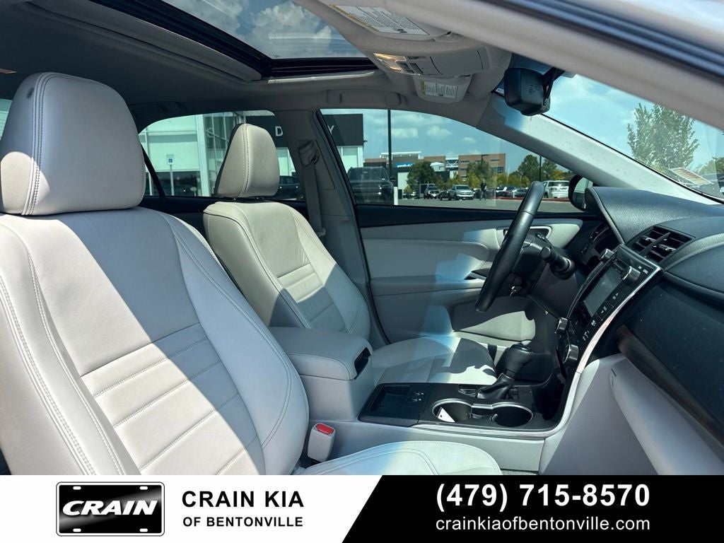 2015 Toyota Camry XLE - SUNROOF / LEATHER / NAV