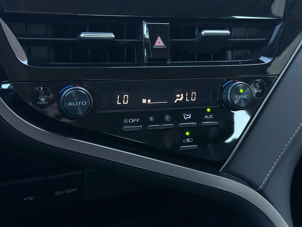 2024 Toyota Camry SE - CLEAN CARFAX / ONE OWNER