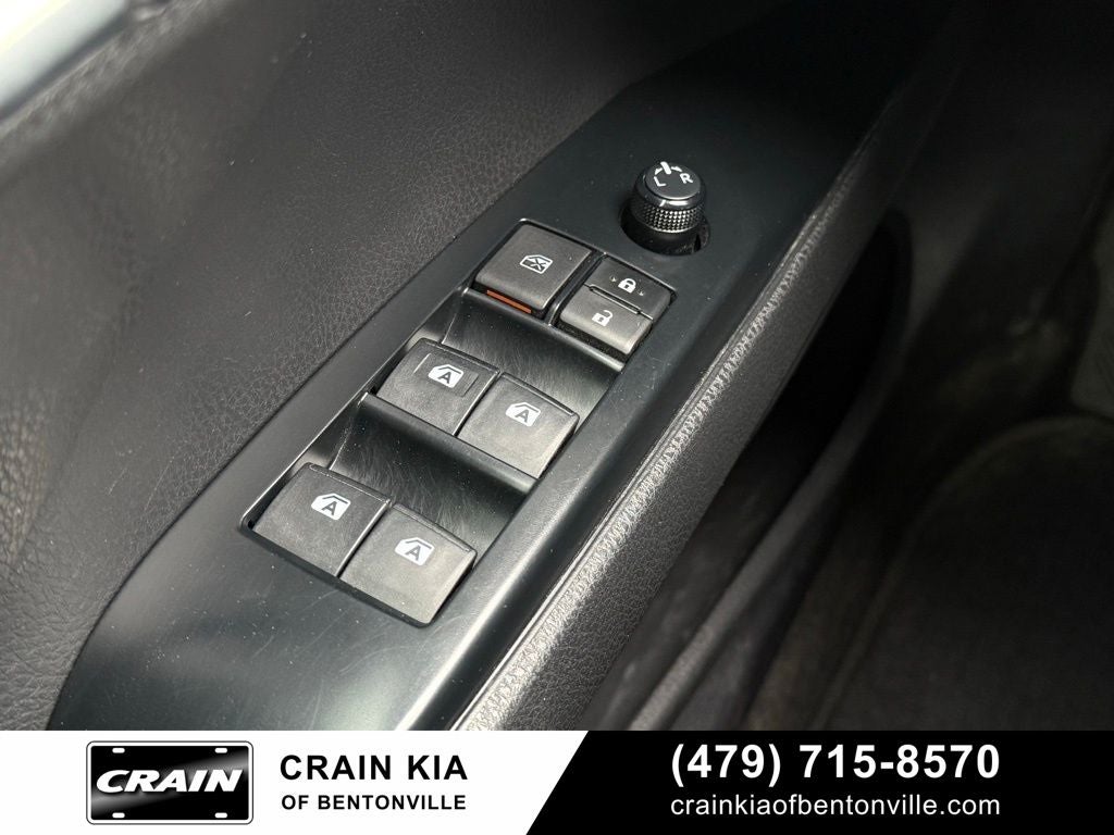 2020 Toyota Camry SE - CLEAN CARFAX / ONE OWNER