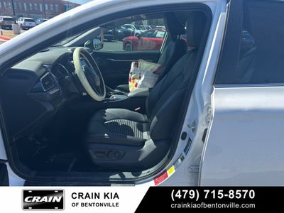 2020 Toyota Camry SE - CLEAN CARFAX / ONE OWNER