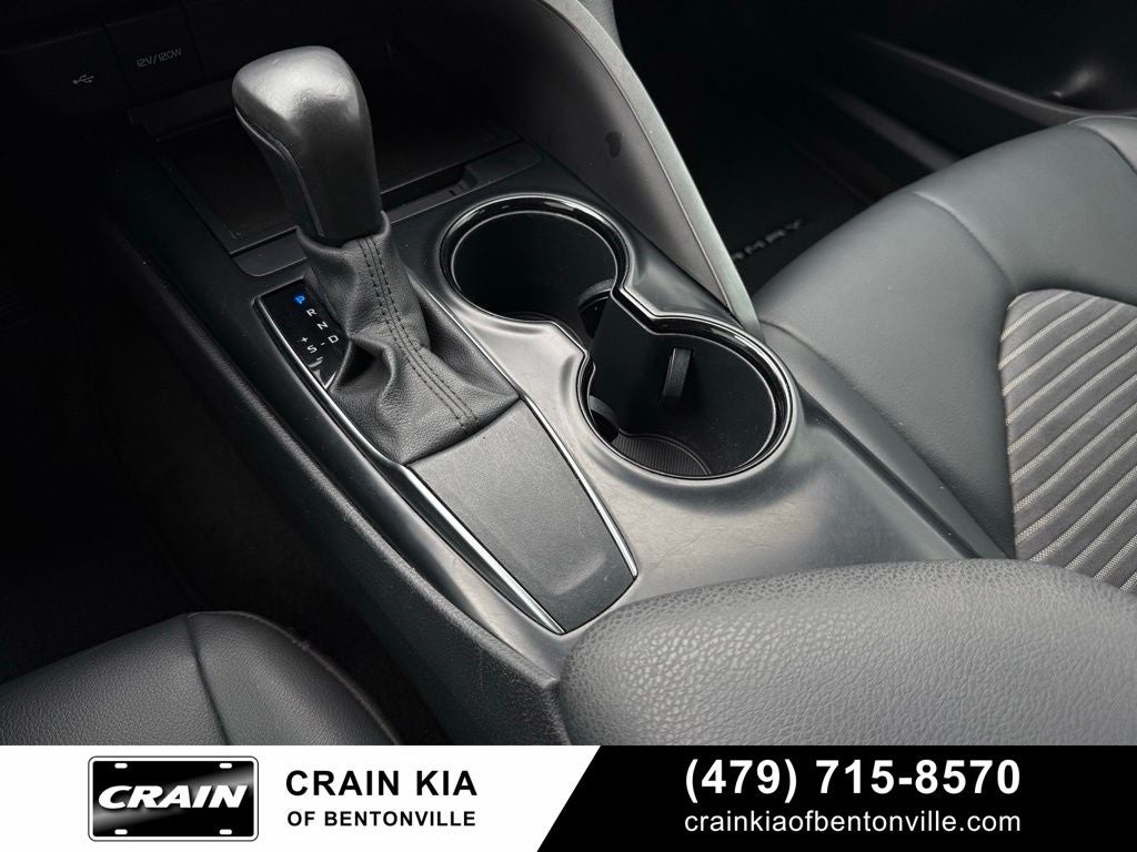 2020 Toyota Camry SE - CLEAN CARFAX / ONE OWNER