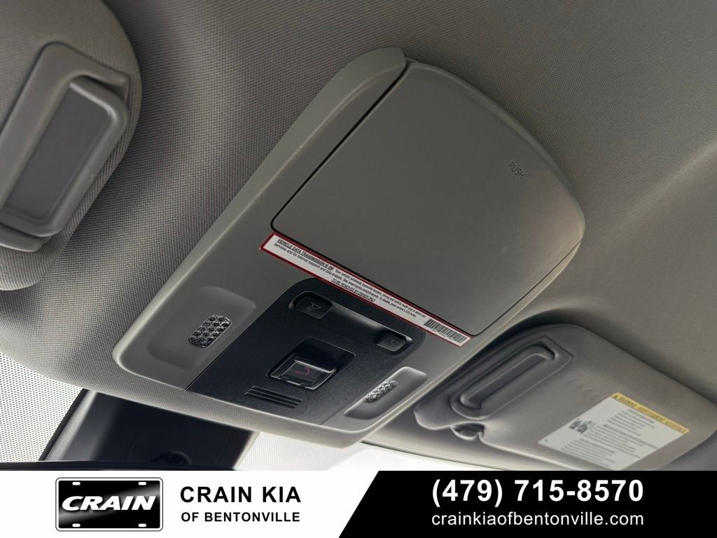 2020 Toyota Camry SE - CLEAN CARFAX / ONE OWNER