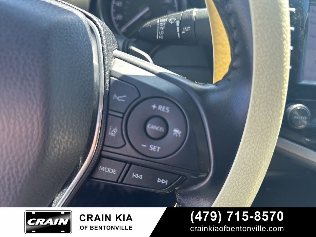 2020 Toyota Camry SE - CLEAN CARFAX / ONE OWNER