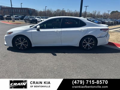 2020 Toyota Camry SE - CLEAN CARFAX / ONE OWNER
