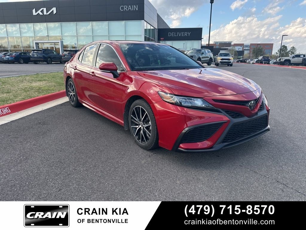 2023 Toyota Camry SE - CLEAN CARFAX / ONE OWNER