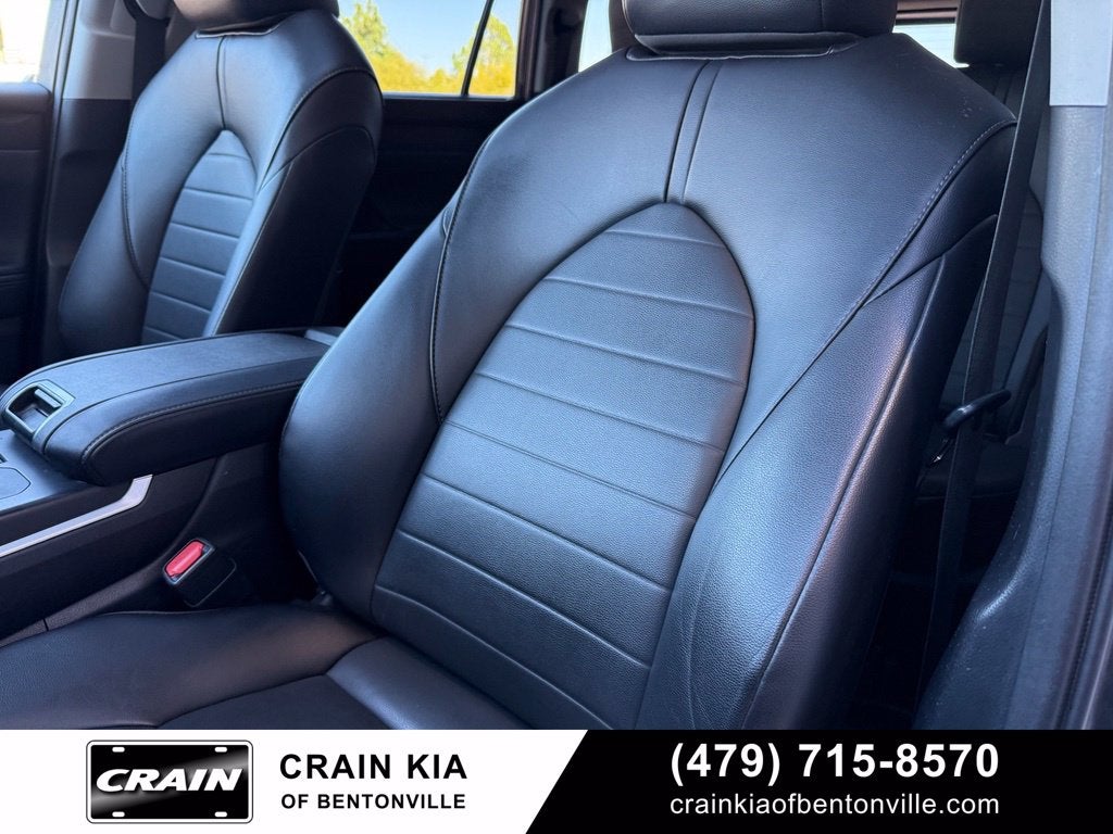2021 Toyota Highlander XLE - SUNROOF