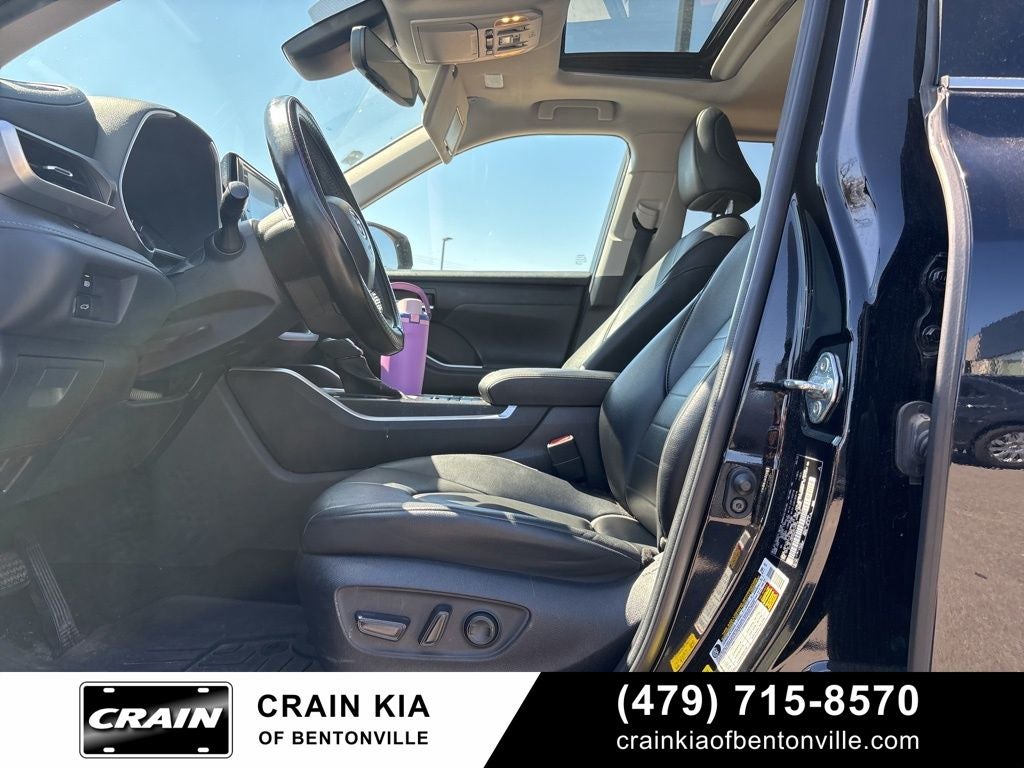 2022 Toyota Highlander XLE - AWD / SUNROOF / CLEAN CARFAX