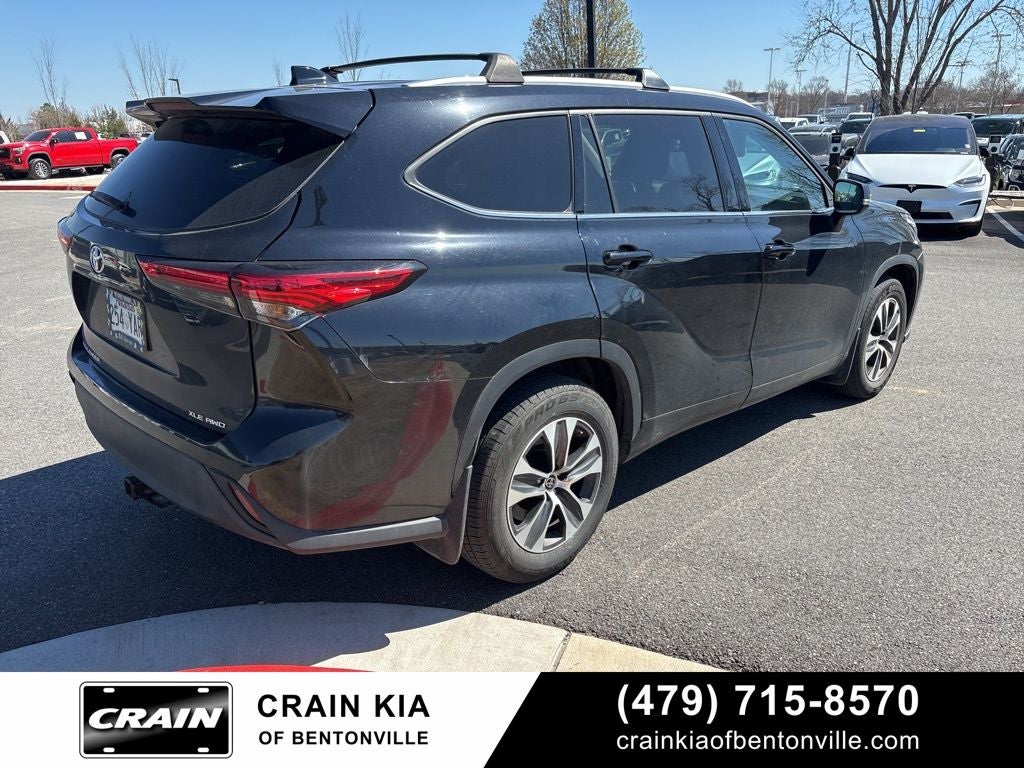 2022 Toyota Highlander XLE - AWD / SUNROOF / CLEAN CARFAX