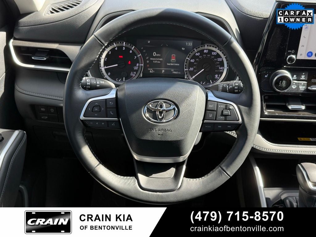 2023 Toyota Highlander XLE - SUNROOF / CARFAX ONE OWNER