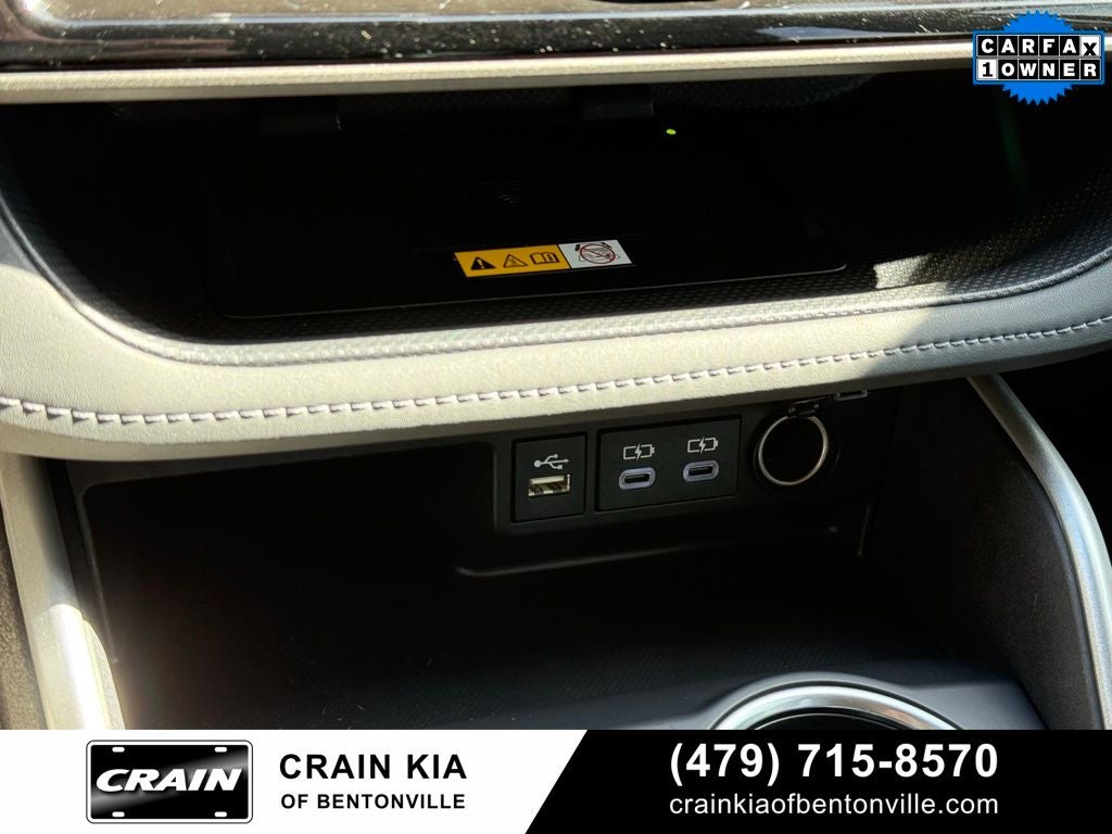 2023 Toyota Highlander XLE - SUNROOF / CARFAX ONE OWNER