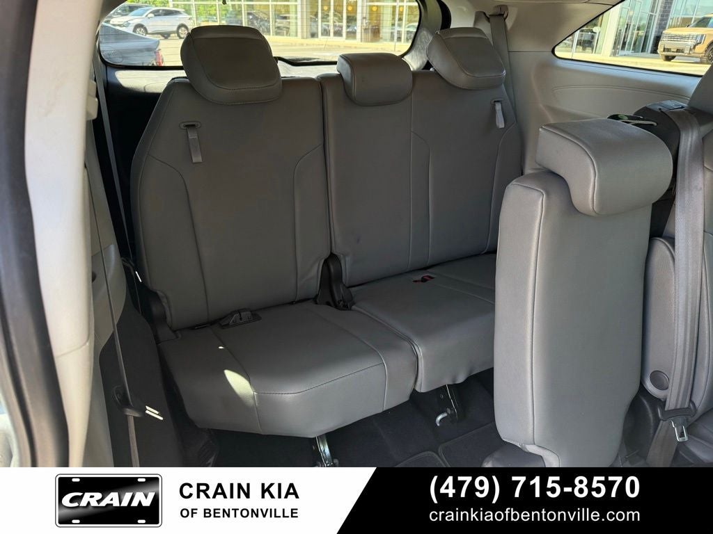 2022 Toyota Sienna XLE 8 Passenger - CARFAX ONE OWNER