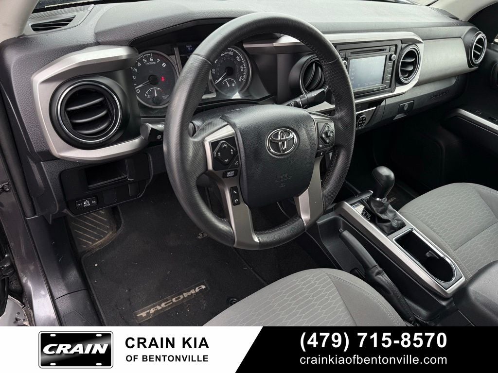 2017 Toyota Tacoma SR5 V6 - 4WD / CARFAX ONE OWNER