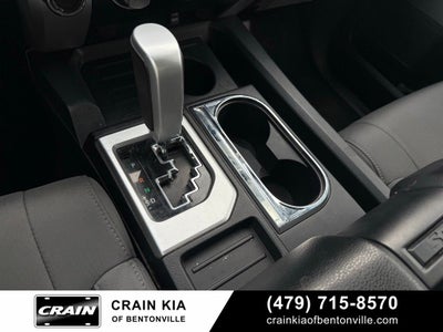 2019 Toyota Tundra SR5 - 4WD / CLEAN CARFAX / LIFTED!