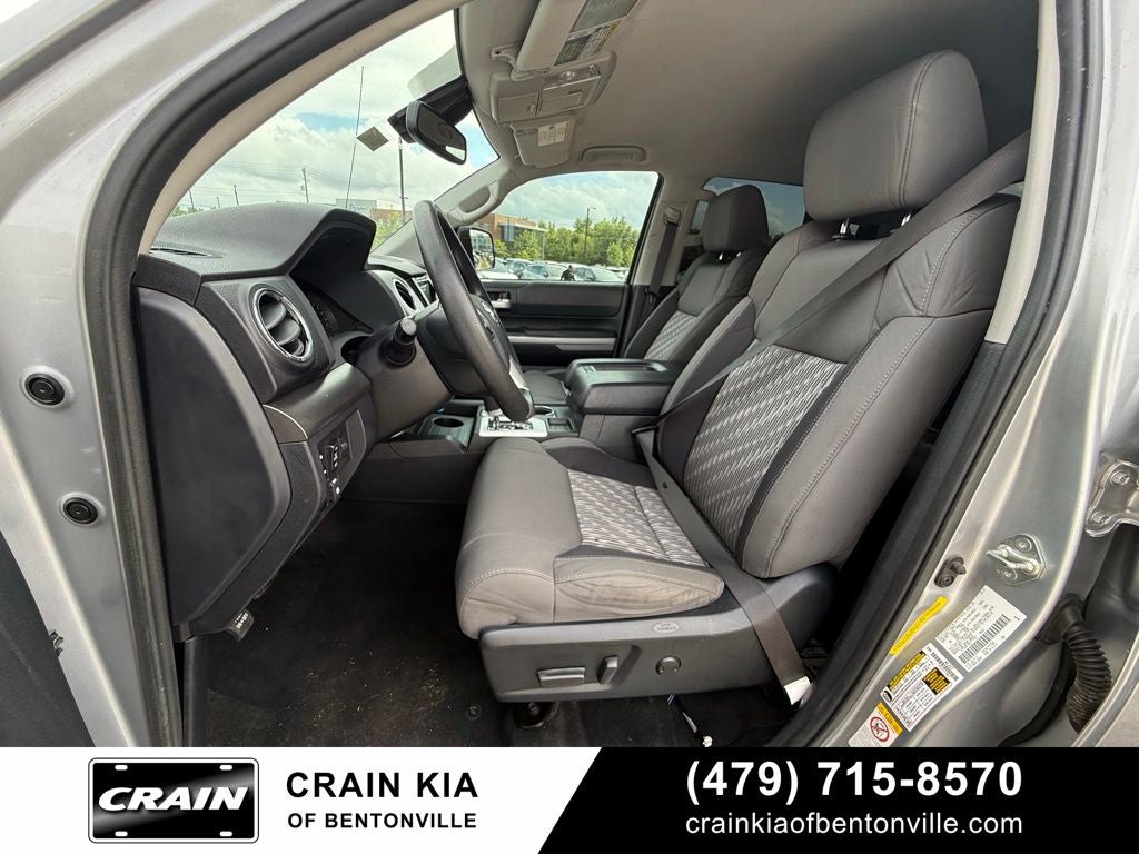 2019 Toyota Tundra SR5 - 4WD / CLEAN CARFAX / LIFTED!