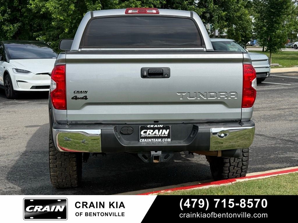 2019 Toyota Tundra SR5 - 4WD / CLEAN CARFAX / LIFTED!