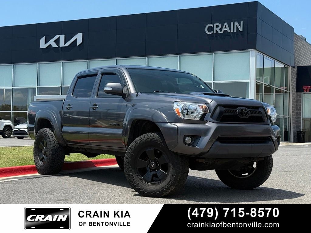 2014 Toyota Tacoma Base V6 - 4WD / CLEAN CARFAX HISTORY
